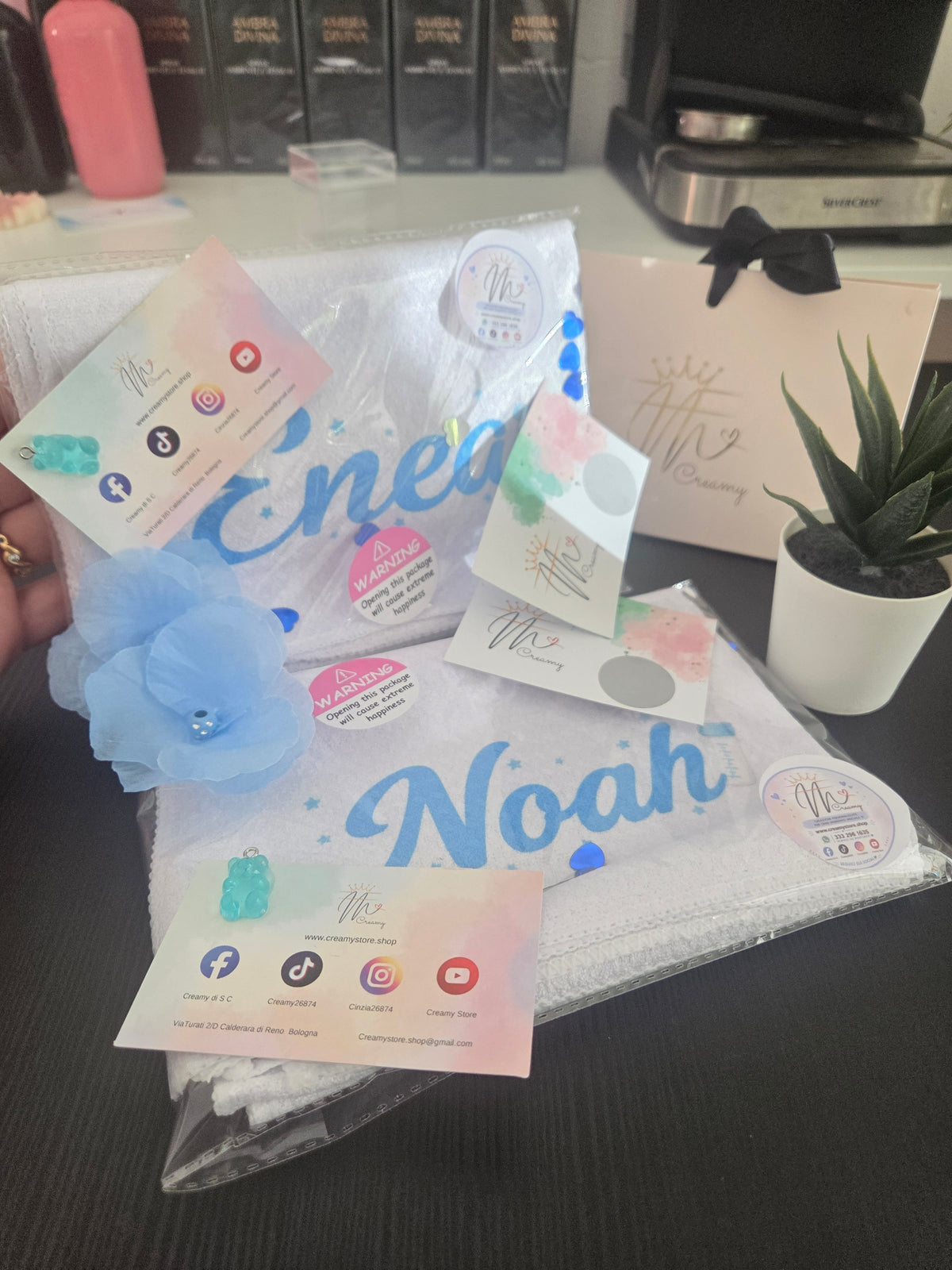 Kit Nascita Personalizzato con Nome e Foto – Bavaglino, Telo, Astuccio, Sacca e Body