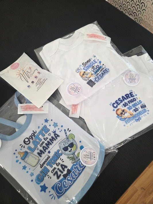 Kit Nascita Personalizzato con Nome e Foto – Bavaglino, Telo, Astuccio, Sacca e Body